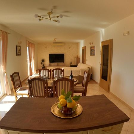 Apartments Mira Kaštela Kültér fotó