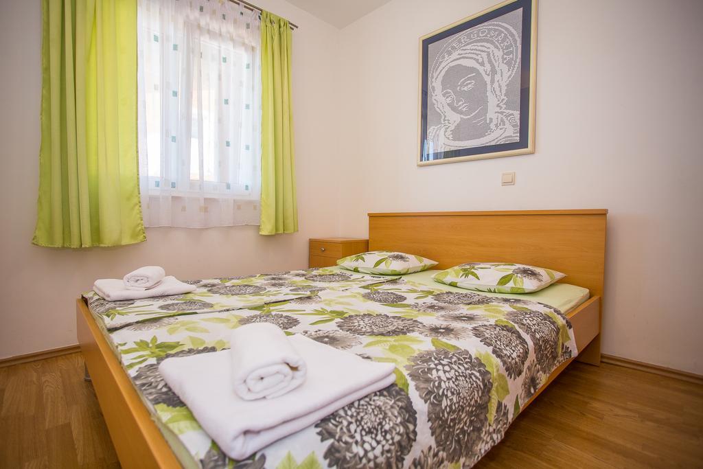 Apartments Mira Kaštela Kültér fotó